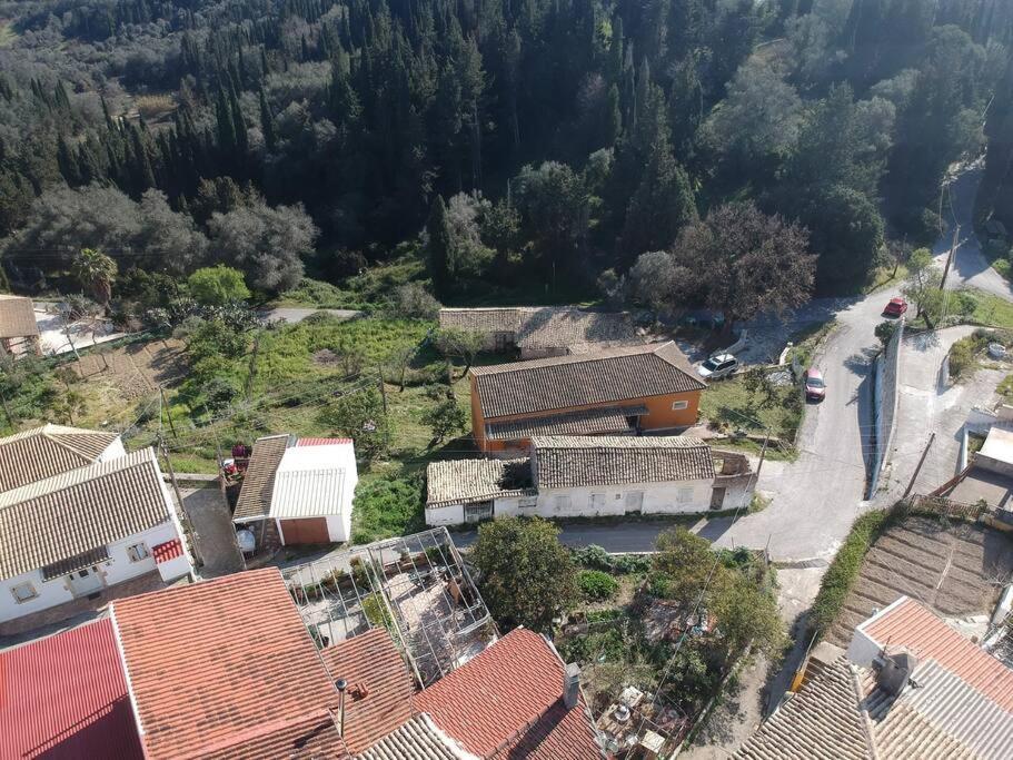 Case de vacanță Pezouli, The Real Nature And Village Taste *