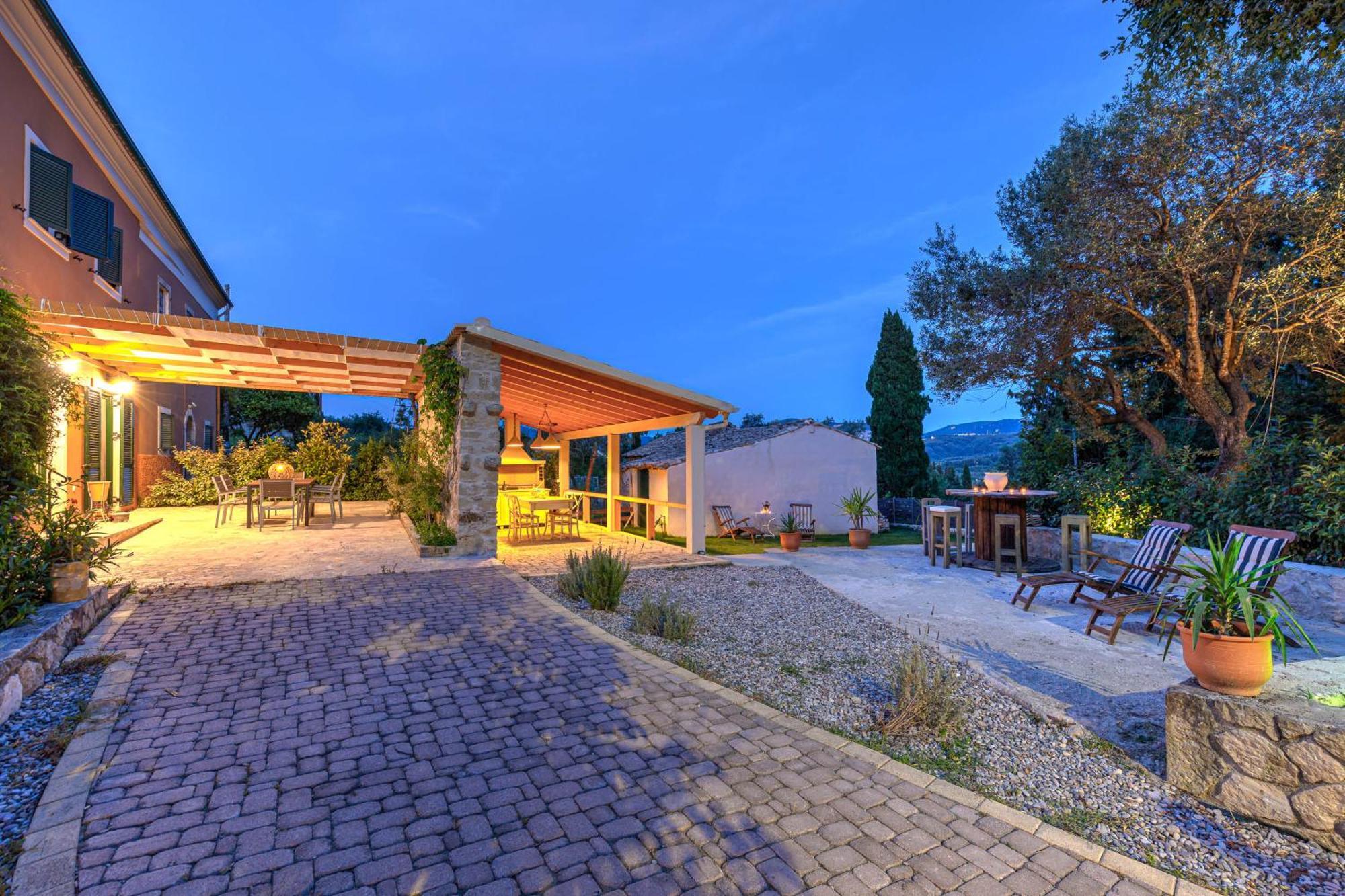 Pezouli, The Real Nature And Village Taste * Rachtades